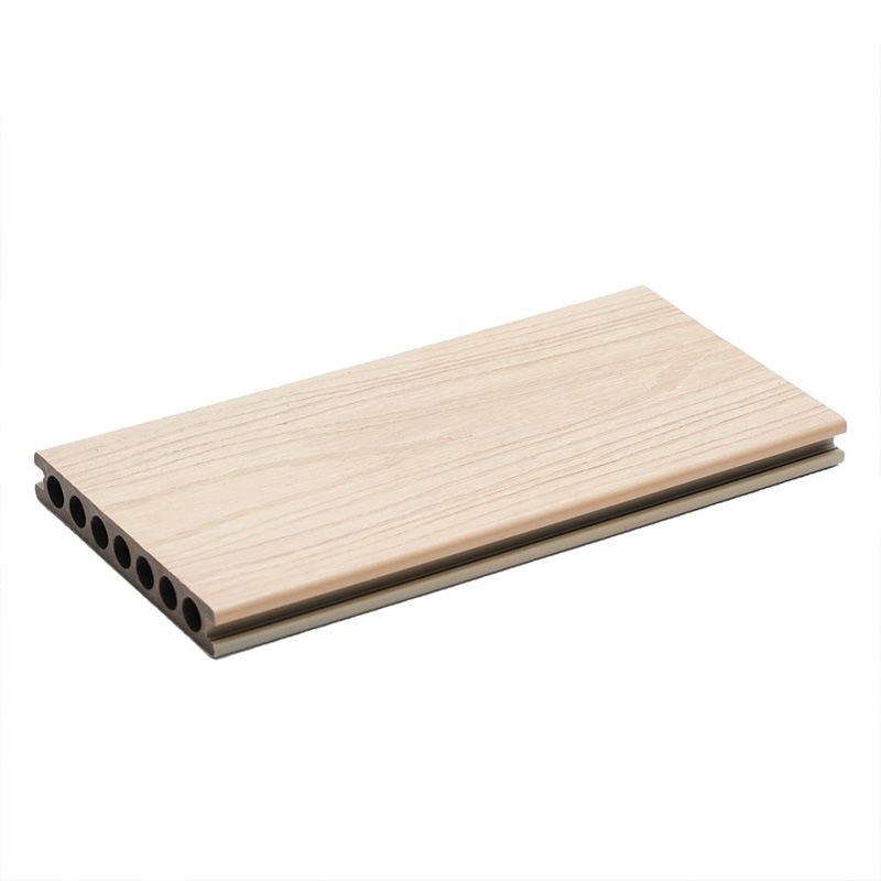 Il pavimento in plastica di legno composito con venature del legno in rilievo 3D è pratico