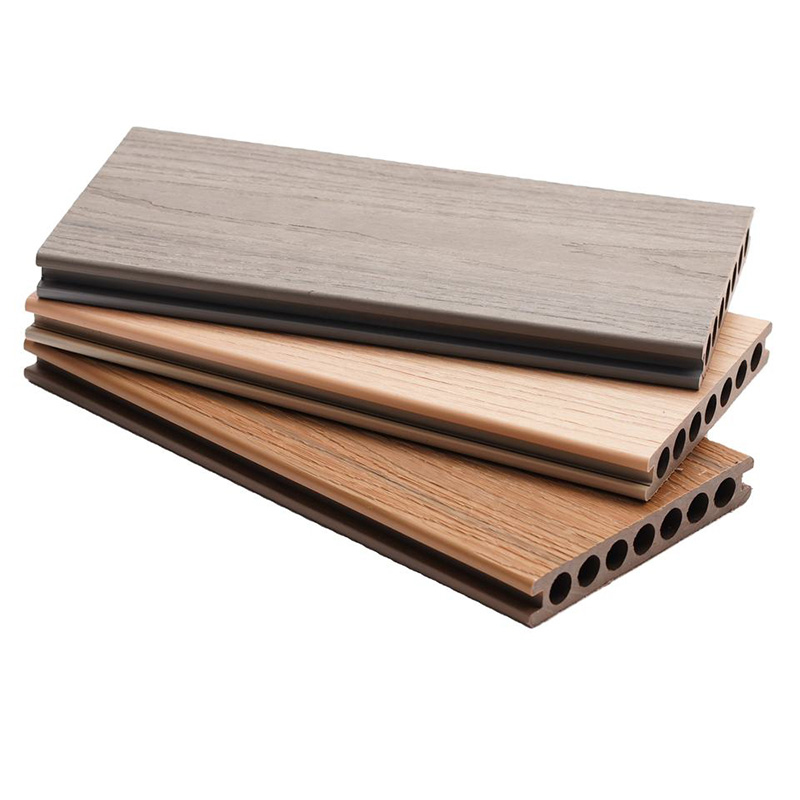 Il pavimento in plastica di legno composito con venature del legno in rilievo 3D è resistente e durevole